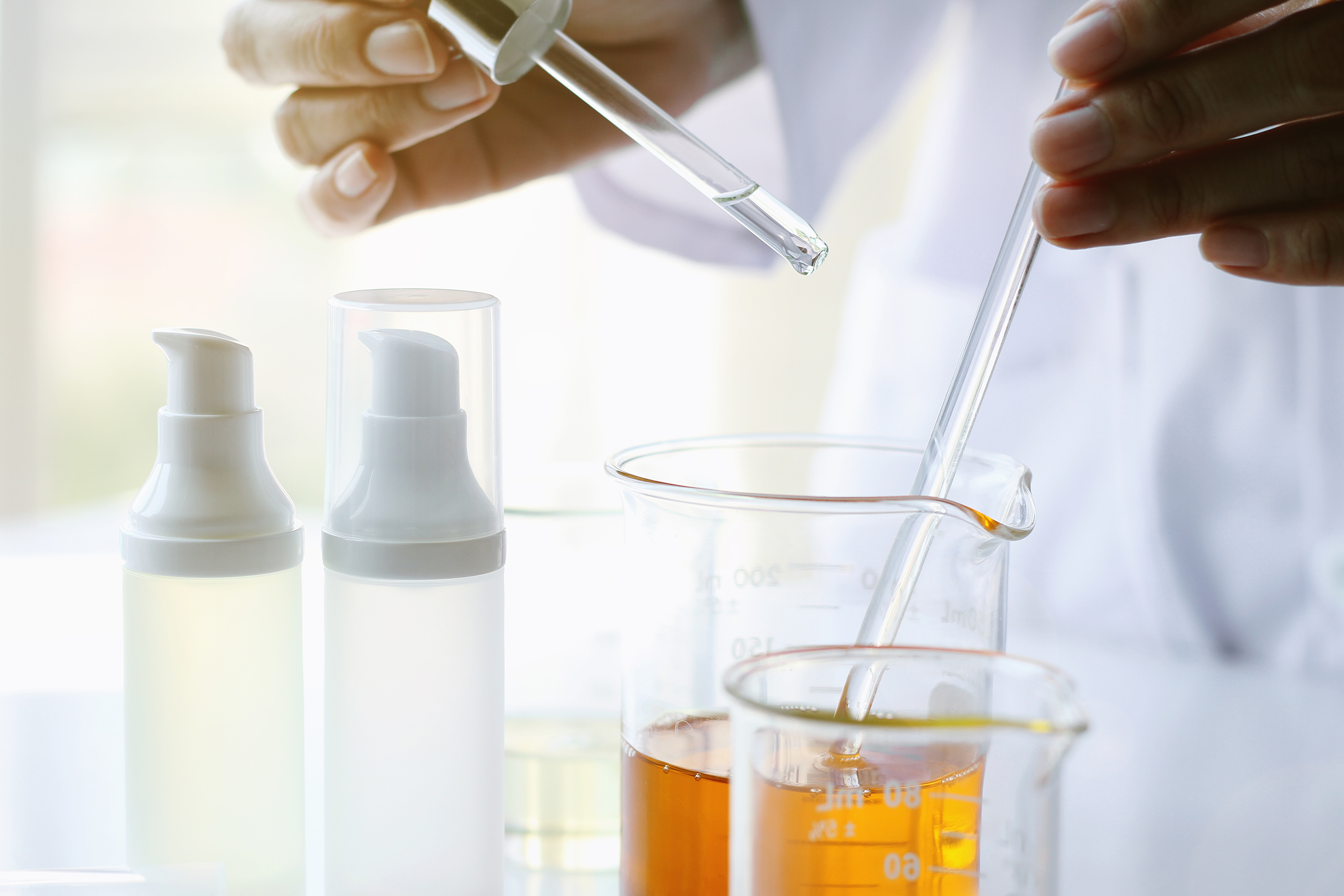 บริการ R&D และพัฒนาสูตรเครื่องสำอางเฉพาะแบรนด์ (Custom Cosmetic Formulation)